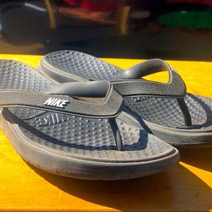 Nike | Shoes | Nike Solay Womens Black Rubber Flip Flop Thong Sandals Size  W9 | Poshmark